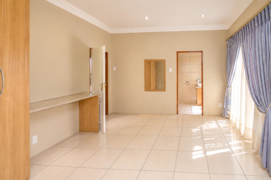 4 Bedroom Property for Sale in Kosmos Ridge North West